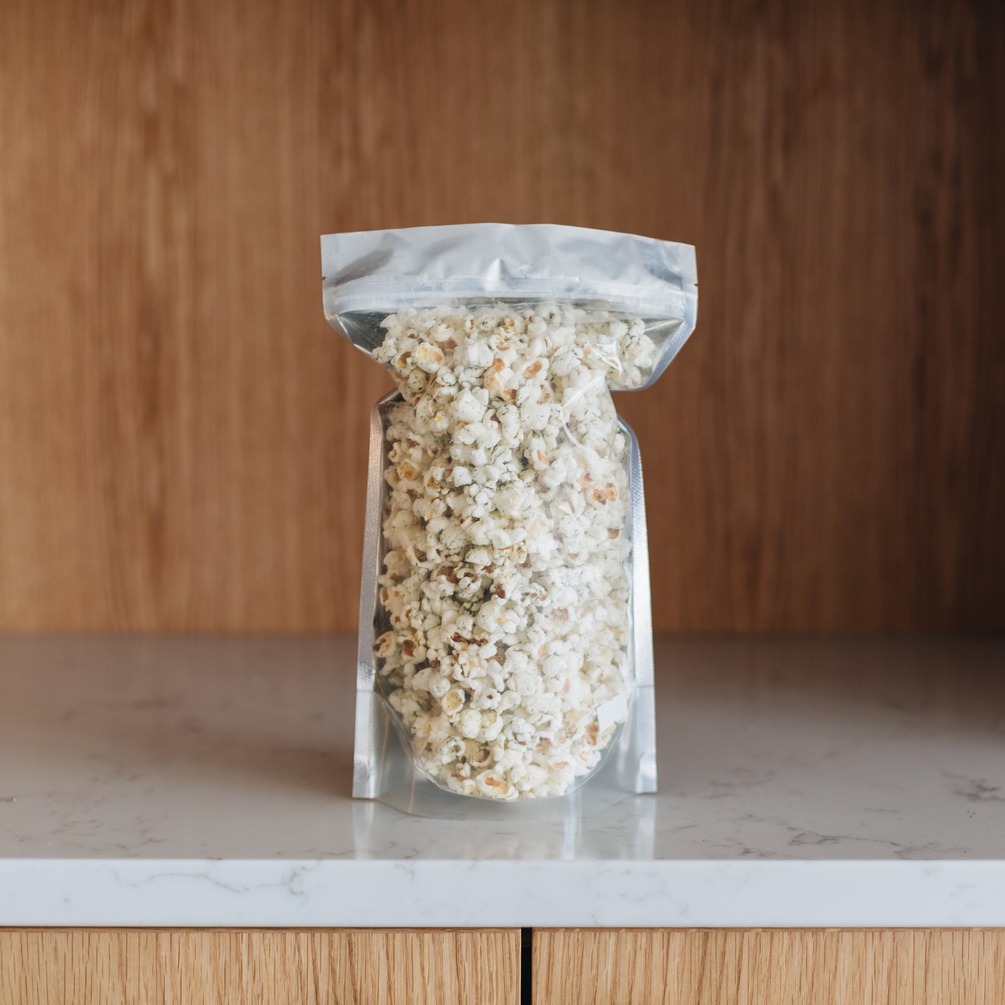 A perfectly seasoned Dill Pickle popcorn. A combination of salt and vinegar with a hint of Dill satisfies all your salty popcorn needs. Pick up a bag at Popnotch Goods or order online now to enjoy this uniquely flavored popcorn! Featured is our Large Bag (3.5oz)